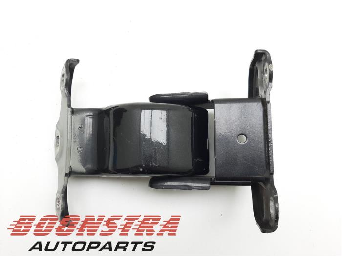 Rear door hinge, right from a Opel Vivaro 1.6 CDTI BiTurbo 120 2015
