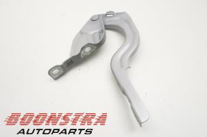 Used Bonnet Hinge Hyundai Kona (OS) 64 kWh Price € 31,95 Margin scheme offered by Boonstra Autoparts