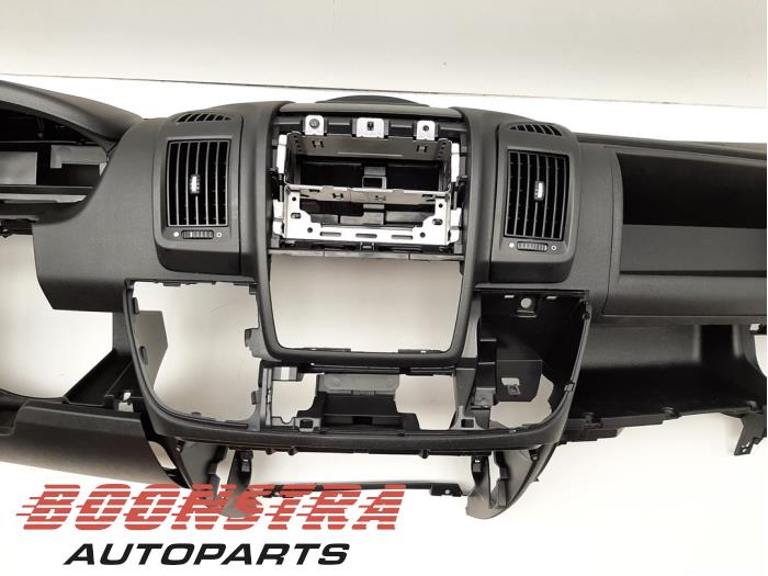 Dashboard Peugeot Boxer 2.2 Blue HDi 140 1617300180