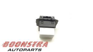 Used Heater resistor Renault Clio IV Estate/Grandtour (7R) 1.5 Energy dCi 90 FAP Price € 24,95 Margin scheme offered by Boonstra Autoparts