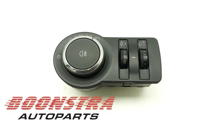 Używane Przelacznik swiatel Opel Insignia Sports Tourer 1.6 Turbo 16V Ecotec Cena € 24,95 Procedura marży oferowane przez Boonstra Autoparts