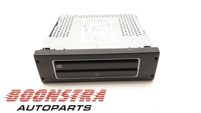 Używane Zmieniarka CD Volvo FM Cena € 223,79 Z VAT oferowane przez Boonstra Autoparts