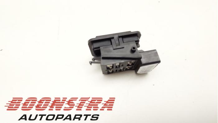 Usagé Commodo Dodge 1500 Crew Cab (DS) 5.7 Hemi V8 Prix € 84,64 Prix TTC proposé par Boonstra Autoparts