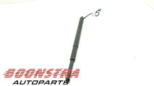 Used Rear gas strut, right BMW 5 serie Touring (G31) 530i 2.0 TwinPower Turbo 16V Price € 119,95 Margin scheme offered by Boonstra Autoparts
