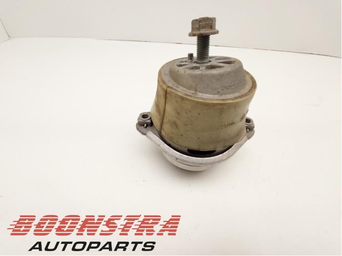 Usagé Support moteur Porsche Cayenne (9PA) 4.8 V8 32V Turbo Prix € 59,95 Règlement à la marge proposé par Boonstra Autoparts