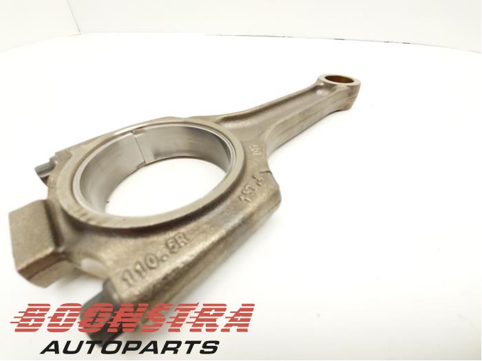 Usagé Bielle Porsche Cayenne (9PA) 4.8 V8 32V Turbo Prix € 99,95 Règlement à la marge proposé par Boonstra Autoparts