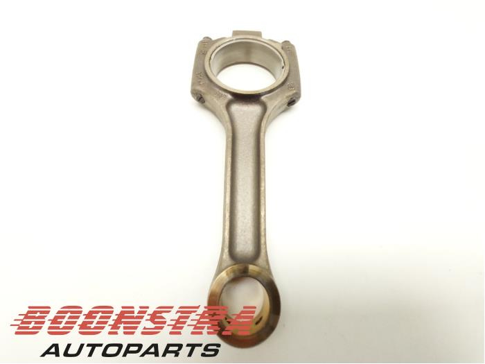 Usagé Bielle Porsche Cayenne (9PA) 4.8 V8 32V Turbo Prix € 99,95 Règlement à la marge proposé par Boonstra Autoparts