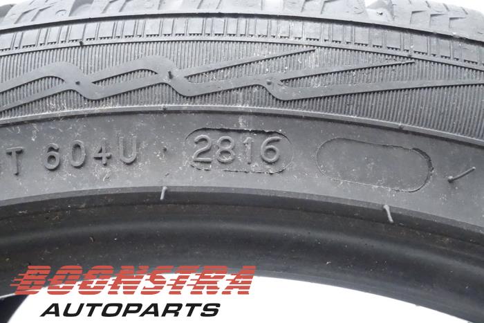 Winter tyre from a Audi A3 Limousine (8VS/8VM) 1.6 TDI Ultra 16V