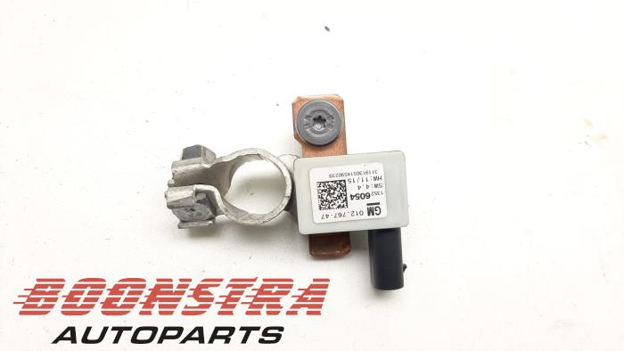 Begagnade Batterisensor Opel Astra K Sports Tourer 1.0 Turbo 12V Pris € 24,95 Marginaltabell erbjuds av Boonstra Autoparts