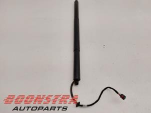 Used Rear gas strut, right Porsche Cayenne Coupe (9YB) 3.0 V6 24V Turbo Price € 128,95 Margin scheme offered by Boonstra Autoparts