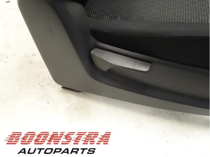 Seat, right from a Isuzu D-Max (TFR/TFS) 1.9 D Turbo 4x4 2018