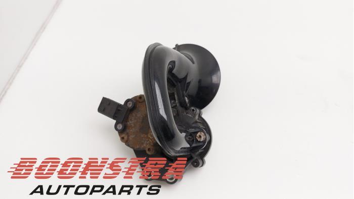 Fuel injector supply pipe