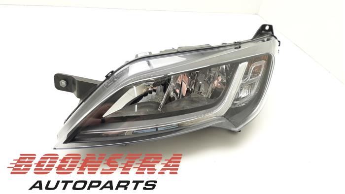 Używane Reflektor lewy Peugeot Boxer (U9) 2.2 Blue HDi 120 Cena € 241,94 Z VAT oferowane przez Boonstra Autoparts
