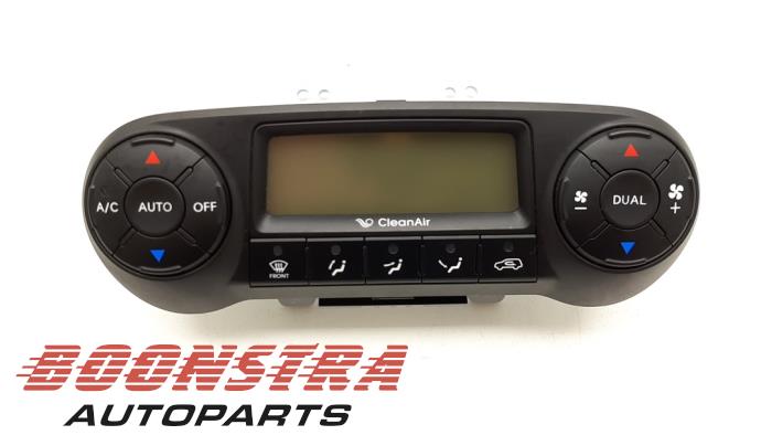 Heater control panel from a Hyundai iX35 (LM) 2.0 16V 2010