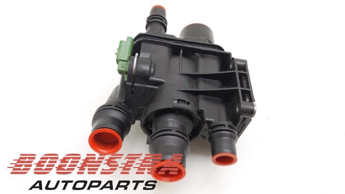Gebrauchte Thermostatgehäuse Peugeot 2008 (CU) 1.2 12V e-THP PureTech 110 Preis € 24,95 Margenregelung angeboten von Boonstra Autoparts
