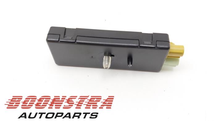 Antenna Amplifier from a BMW i3 (I01) i3 120Ah 2019