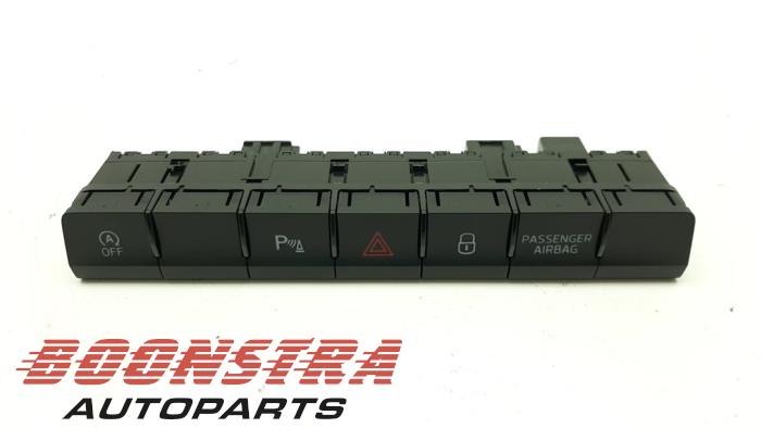 Usados Interruptor Skoda Kodiaq 1.5 TSI 150 ACT 16V Precio € 29,95 Norma de margen ofrecido por Boonstra Autoparts