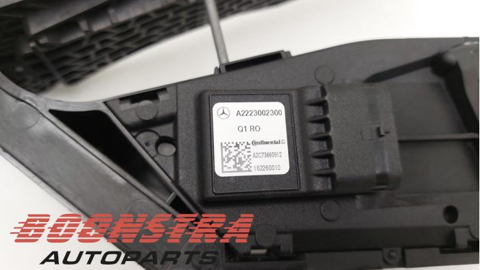 Accelerator pedal module Mercedes C C-350 e 2.0 16V - A2223002300 274920