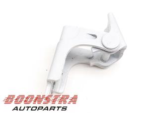 Used Rear door hinge, right Renault Twingo III (AH) 1.0 SCe 75 12V Price € 24,95 Margin scheme offered by Boonstra Autoparts