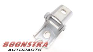 Used Front door hinge, right Renault Twingo III (AH) 1.0 SCe 75 12V Price € 24,95 Margin scheme offered by Boonstra Autoparts