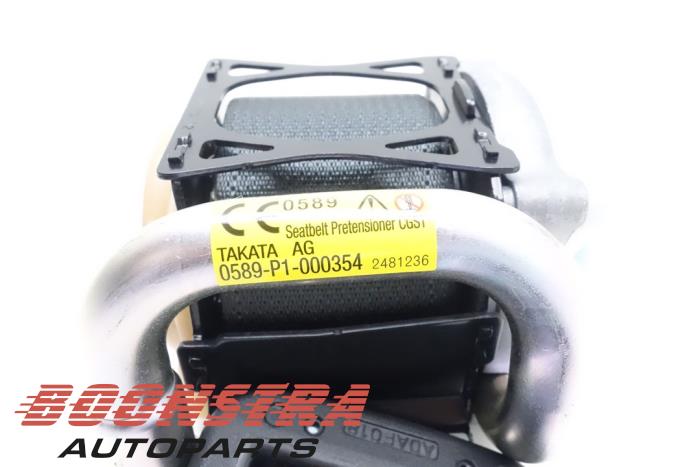 Rear seatbelt, left from a Renault Kadjar (RFEH) 1.2 Energy TCE 130 2016