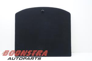 Usagé Plaque sol coffre Kia Sportage (SL) 1.7 CRDi 16V 4x2 Prix € 48,95 Règlement à la marge proposé par Boonstra Autoparts