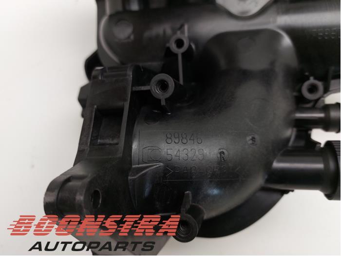 Intake manifold from a BMW 3 serie (F30) 316i 1.6 16V 2014