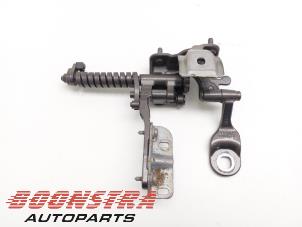 Used Tailgate hinge BMW 3 serie Touring (F31) 320i 2.0 16V Price € 49,95 Margin scheme offered by Boonstra Autoparts