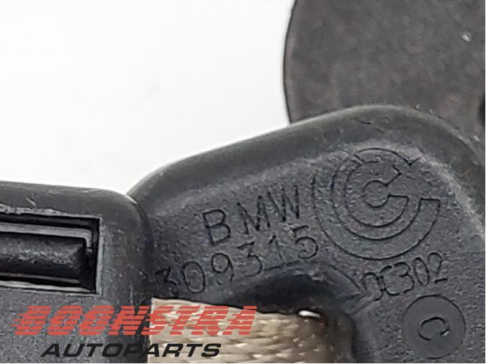 Front seatbelt, left from a BMW 3 serie Touring (F31) 320i 2.0 16V 2013