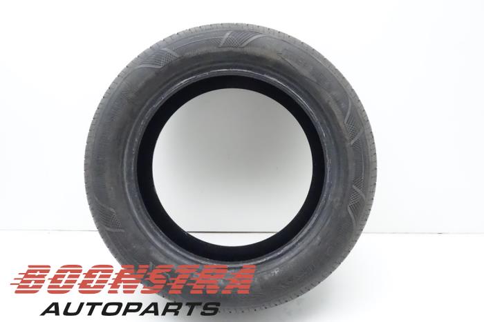 Używane Opona Porsche 928 4.7 S2 Cena € 43,95 Procedura marży oferowane przez Boonstra Autoparts