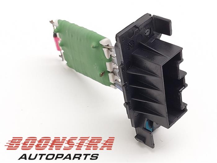 Heater resistor from a Peugeot Boxer (U9) 2.2 Blue HDi 120 2021