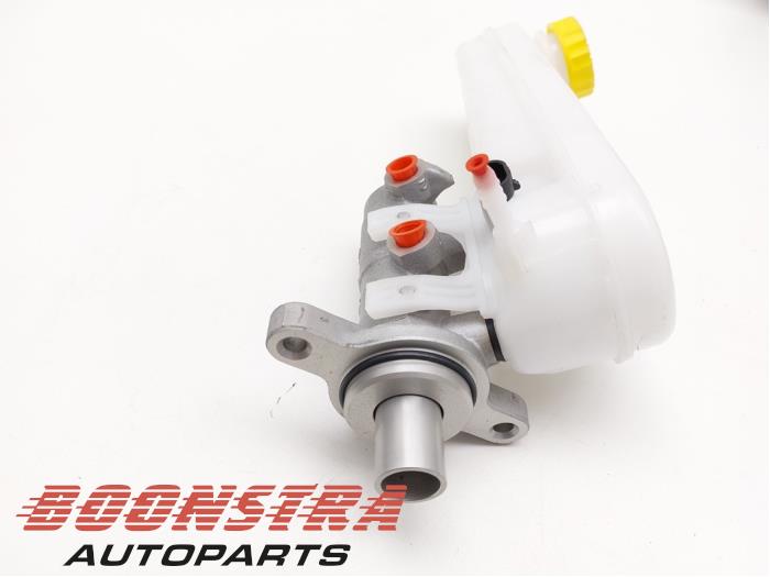 Master cylinder from a Peugeot Boxer (U9) 2.2 Blue HDi 120 2021