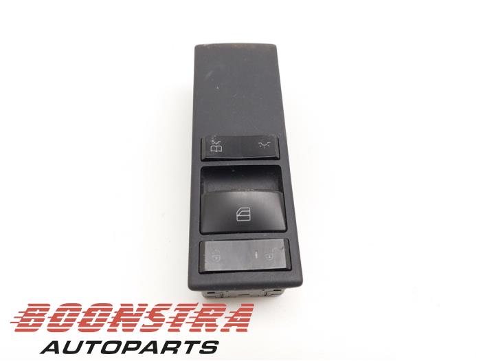 Usados Interruptor de ventanilla eléctrica Mercedes Actros Precio € 108,84 IVA incluido ofrecido por Boonstra Autoparts