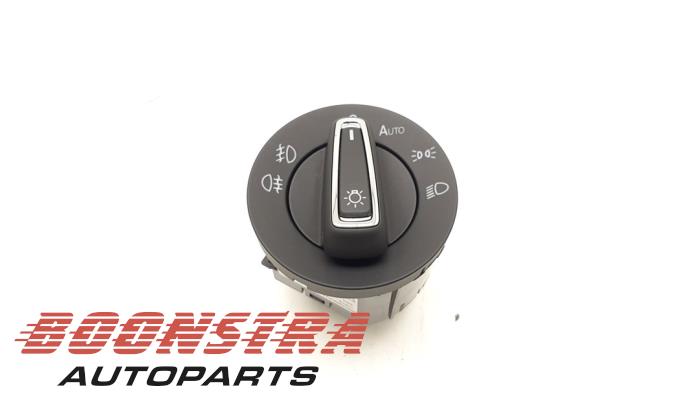 Używane Przelacznik swiatel Seat Ateca (5FPX) 1.6 TDI 115 Cena € 24,95 Procedura marży oferowane przez Boonstra Autoparts