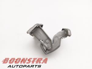 Used Rear door hinge, left Opel Vivaro 2.0 CDTI 16V Price € 30,19 Inclusive VAT offered by Boonstra Autoparts