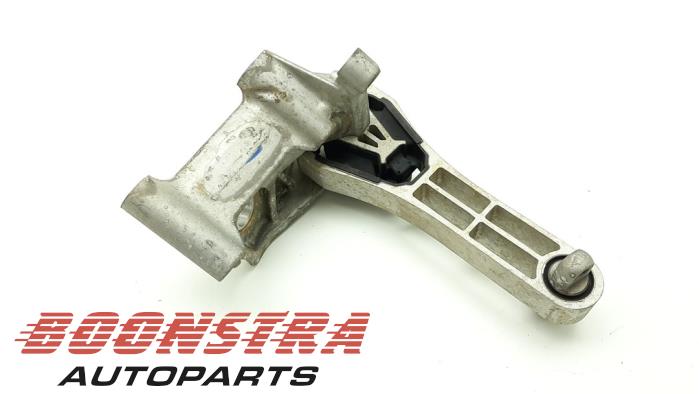 Used Engine mount Volvo XC60 II (UZ) 2.0 B5 Mild Hybrid Geartronic 16V Price € 99,95 Margin scheme offered by Boonstra Autoparts