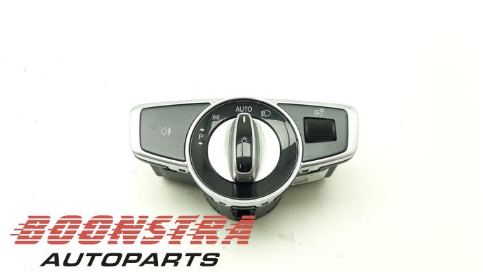 Używane Przelacznik swiatel Mercedes GLC (X253) 2.2 220d 16V BlueTEC 4-Matic Cena € 24,95 Procedura marży oferowane przez Boonstra Autoparts