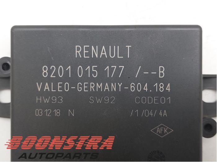Módulo PDC de un Renault Master IV (FV) 2.3 dCi 125 16V FWD 2019