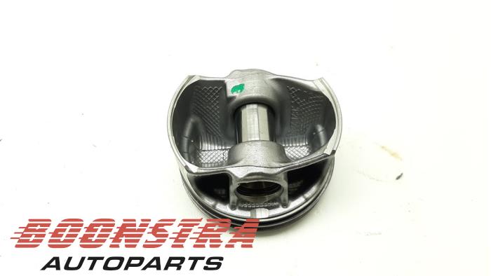 Usados Pistón Volvo XC60 II (UZ) 2.0 B5 Mild Hybrid Geartronic 16V Precio € 49,95 Norma de margen ofrecido por Boonstra Autoparts
