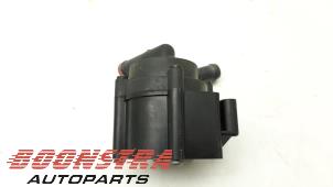 Vattenpump från en Peugeot 3008 II (M4/MC/MJ/MR) 1.6 e-THP 165 16V 2017