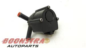 Vattenpump från en Peugeot 3008 II (M4/MC/MJ/MR) 1.6 e-THP 165 16V 2017