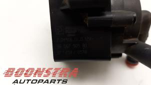 Vattenpump från en Peugeot 3008 II (M4/MC/MJ/MR) 1.6 e-THP 165 16V 2017