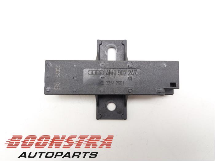 Używane Keyless Entry-Antena Porsche Taycan (Y1A) 4S Cena € 24,95 Procedura marży oferowane przez Boonstra Autoparts