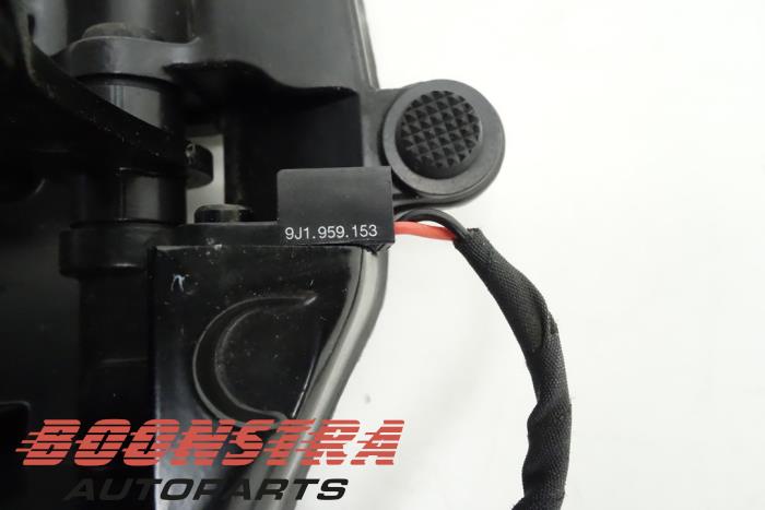 Divers d'un Porsche Taycan (Y1A) 4S 2020