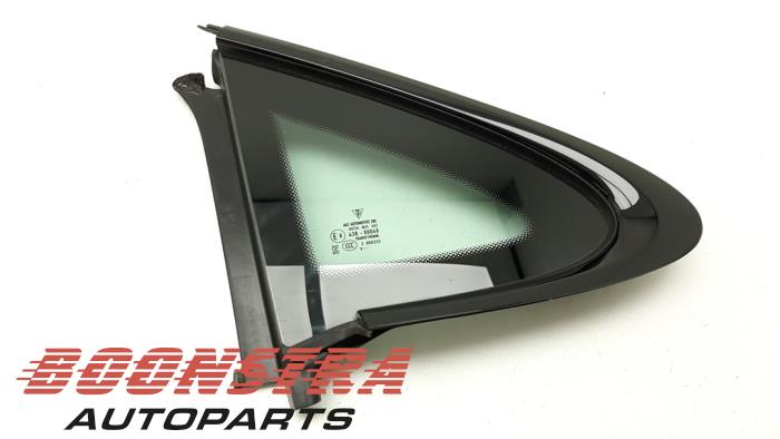 Usados Ventanilla triangular izquierda detrás Porsche Taycan (Y1A) 4S Precio € 199,95 Norma de margen ofrecido por Boonstra Autoparts