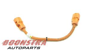 Używane Kabel wysokiego napiecia Porsche Taycan (Y1A) 4S Cena € 74,95 Procedura marży oferowane przez Boonstra Autoparts