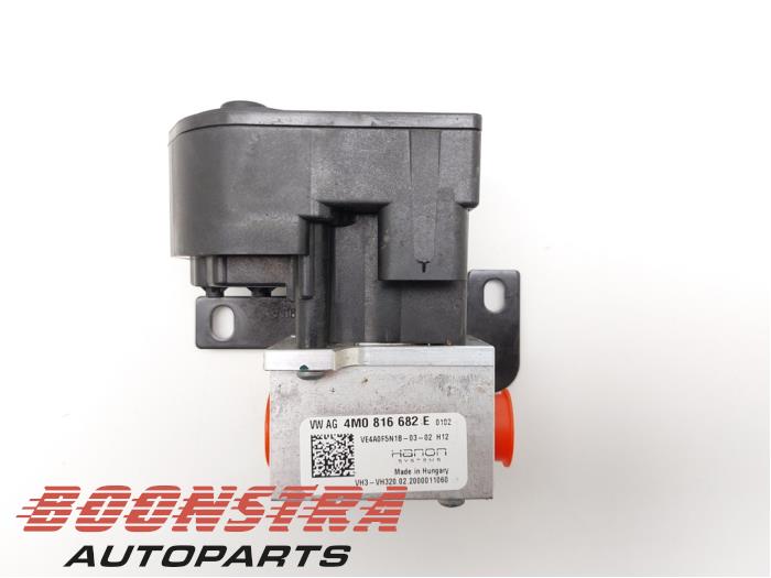 Begagnade Diverse Porsche Taycan (Y1A) 4S Pris € 69,95 Marginaltabell erbjuds av Boonstra Autoparts
