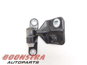 Used Rear door hinge, left Mercedes C Combi (S203) 3.0 C-280 V6 24V Price € 24,95 Margin scheme offered by Boonstra Autoparts
