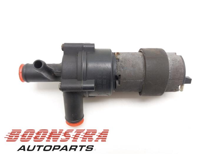 Używane Pompa wodna Mercedes C Combi (S203) 3.0 C-280 V6 24V Cena € 29,95 Procedura marży oferowane przez Boonstra Autoparts