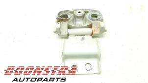 Used Rear door hinge, left Peugeot Boxer (U9) 3.0 HDi 160 Euro 4 Price € 60,44 Inclusive VAT offered by Boonstra Autoparts